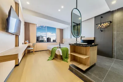 Senlan Hotel (Zhongxiang Bus Station Branch) Hotels near Mochouhu