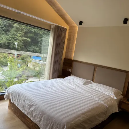 Nanjiang Jinqiu Shiyue Accommodation