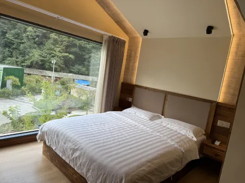 Nanjiang Jinqiu Shiyue Accommodation