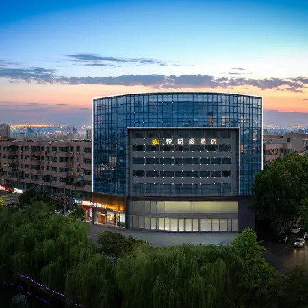 Yuewutong Hotel (Xuchang Cao Wei Ancient City Fat Donglai Renmin)
