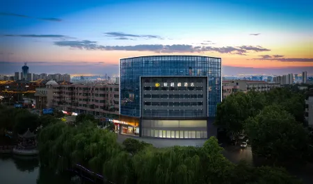 Yuewutong Hotel (Xuchang Cao Wei Ancient City Fat Donglai Renmin) Отели в г. Сюйчан