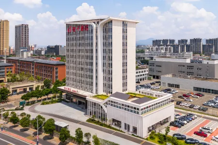 Orange Hotel (Ganzhou Economic and Technological Development Zone Wanda Plaza Hotel) Отели рядом с достопримечательностью «Jiangxi University of Science and Technology Applied Science College»