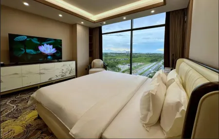 The MAJULAN Hotel Отели рядом с достопримечательностью «M-Cubed Bar»