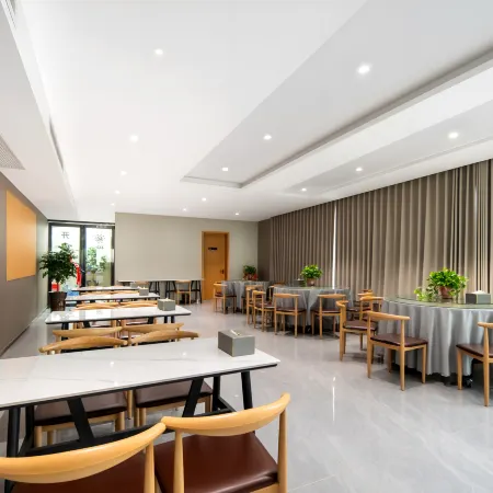 Xinye Jinlan Hotel (Chaoyang Road)