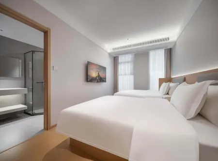 Jingjiang Star Hotel (Chongqing Wushan Xiaosanxia Tourism Center)
