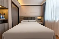 Borrman Hotel (Zhuhai Gongbei Port Fuhuali Light Rail Store) - ติดทะเล