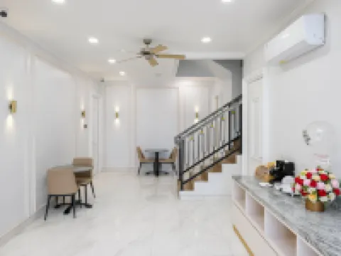 Urbanview Kencana Residence near Pakuwon Mall Surabaya Hotels in Sambikerep