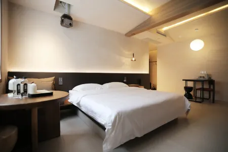 No. 9 Alley · Yuchenju (Guangxi Normal University Yucai Campus Store, Seven Star Scenic Area) Отели рядом с достопримечательностью «Maozhou Island, Daxu Ancient Town»