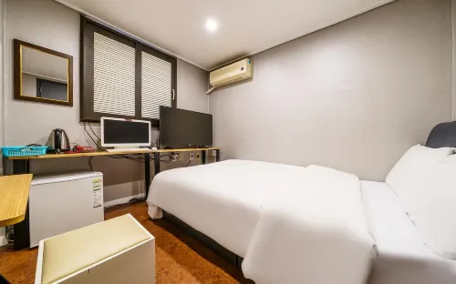 Gangdong (Myeongil Station) Emheim - Motels