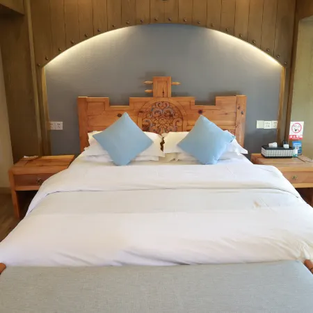 LIjiang Shiliushang Inn