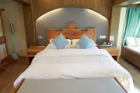 LIjiang Shiliushang Inn
