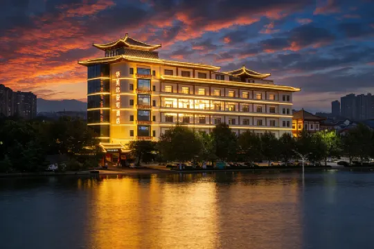 Ramada Encore by Wyndham Linqu Downtown