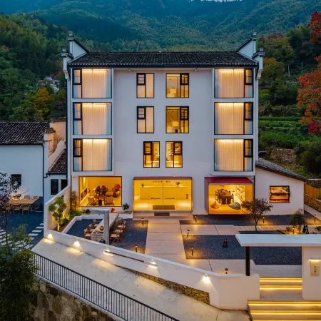 Hongcun Village Tachuan in the Wild · Hot Spring Resort