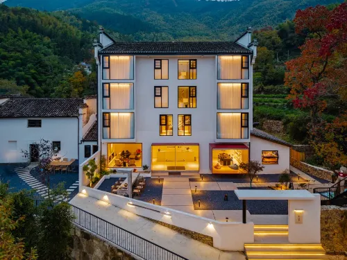 Hongcun Village Tachuan in the Wild · Hot Spring Resort