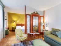 Residenza Delle Città Hotels near Loreto Station