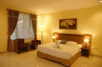 Tripletree Ken Hotel