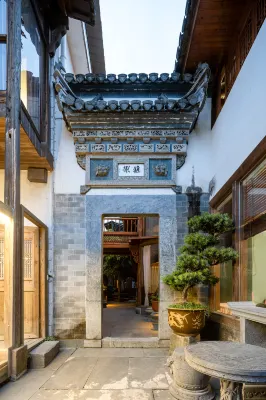 SEVEN ZERO INN - Inns
