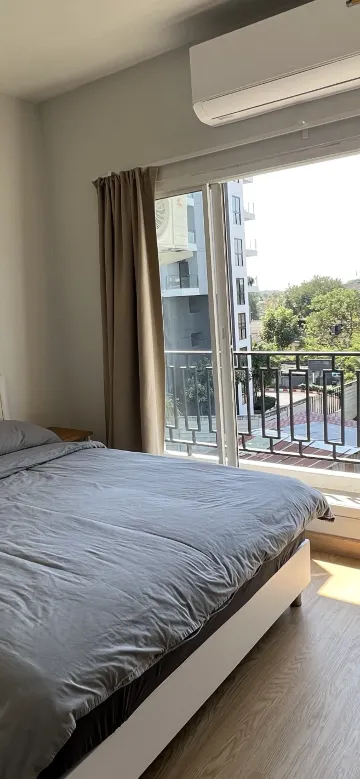 ห้องควีนพร้อมระเบียงและวิวท้องฟ้ากว้าง