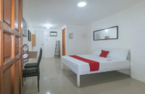 RedDoorz @ FCCG GoldMoon Boutique Hotel Hotels near Polytechnic University of the Philippines