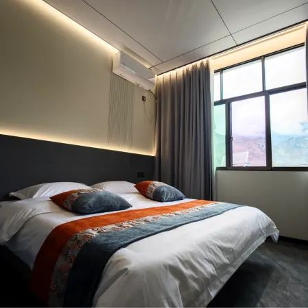 Canyon Homestay (Zhenfeng Xiaohuajiang) Отели в г. Чженьфен