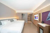 Yilong Hotel (Jiuzigu Ancient Town)