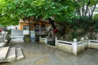 Qingyan Ancient Town Longjing Inn