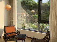 On Q Hill · Seven Rooms - 2-Star