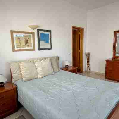 BnB Homes Villa Verde - swimming pool, marina view, BBQ and games room, garden Rooms