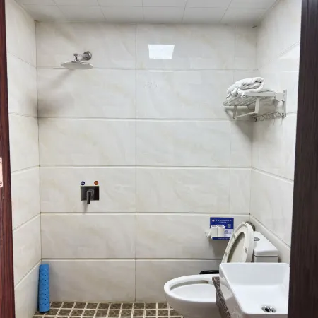 Xining Kangrong Business Hotel