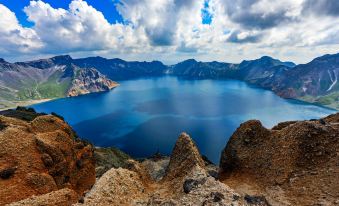 Guanshan · Yue Resort Hotel (North slope Distribution Center of Changbai Moutain Enduli Branch