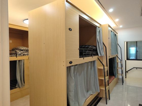 Backpacker's Home · Lita · Hostel