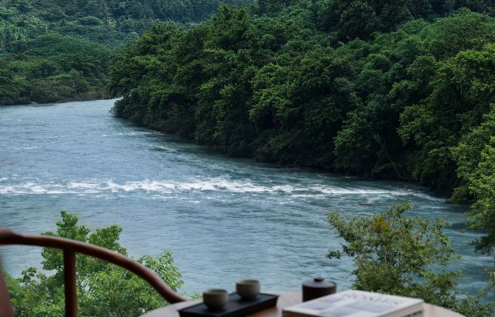 Anzhi Hillside Bloom Creek Retreat