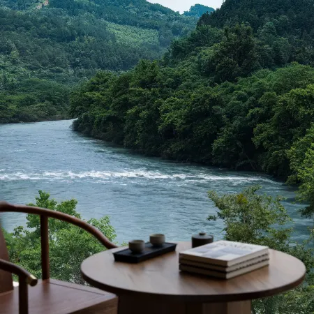 Anzhi Hillside Bloom Creek Retreat