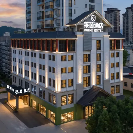Rhine Hotel (Lichuan Tenglong Cave Tourist Center)