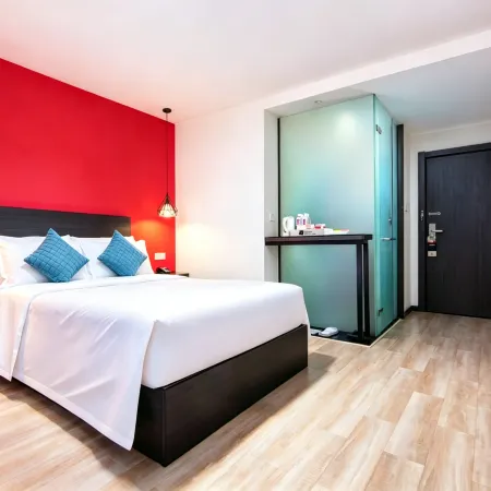 Mengjing Rainbow Hotel (Kunming Station Huancheng South Road Subway Station)