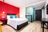 Mengjing Rainbow Hotel (Kunming Station Huancheng South Road Subway Station)