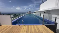 Stunning 3BHK Gym+infinity pool / 10 mins airport - 2-Star