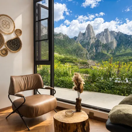 Dadi Zhishang Scenic View Guesthouse (Zhagana Scenic Area · Runwugou Branch)