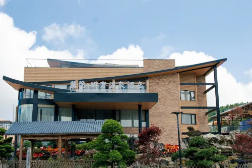 Nantian Lake Luyin · Luxury Wild Hot Spring Hotel - vue sur la montagne