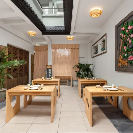 Hongting Chinese Inn (Jieyang Ancient City Jinxian Gate)