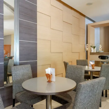RedDoorz Plus Near Hotel Benua Kendari