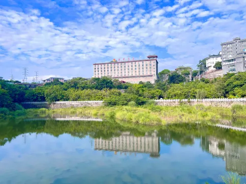 Yunti Hotel - parking