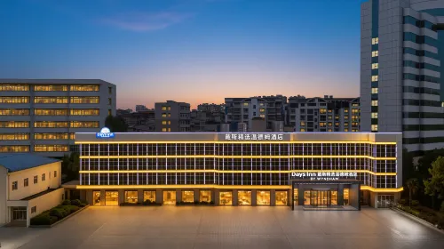Yunduo Hotel (Ezhou Municipal Government) - parking