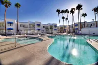 Las Vegas Serene Hotel - Rooftop Pools