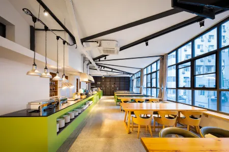 Guoshi Hotel (Dalian Donggang Business District Harbour Plaza Subway Station)