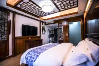 Furong Town Shuiyunxuan Inn (Furong Town Scenic Area) Hotels near Youyang Palace