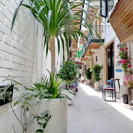 Luoyang Yixiaoyuan Boutique Homestay (Lijingmen Cross Street Branch)