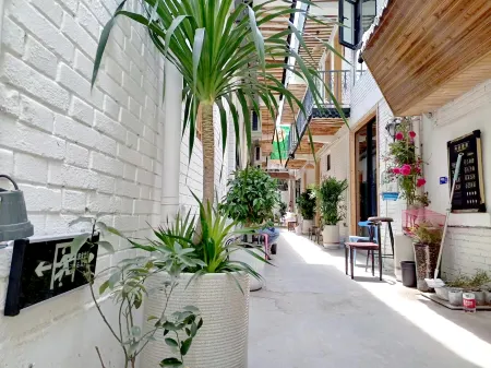 Luoyang Yixiaoyuan Boutique Homestay (Lijingmen Cross Street Branch)
