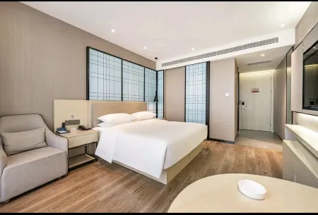 Echarm Hotel (Kuqa Jiankang Road) Отели рядом с достопримечательностью «Kuqa Big Nang City»
