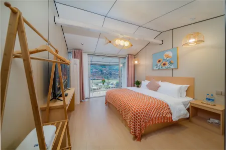 Xijiang Qianhu Miao Village Shengru summer flower panoramic beauty hotel Отели рядом с достопримечательностью «No.4 Fengyu Bridge»